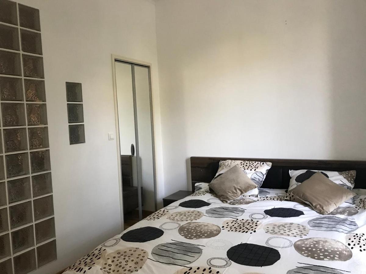 Vittel, Appt 55 M2, En Face Du Parc Thermal Exterior foto